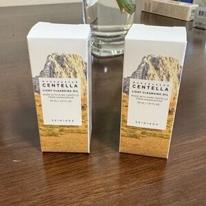 Centella Light Cleansing Oil - White